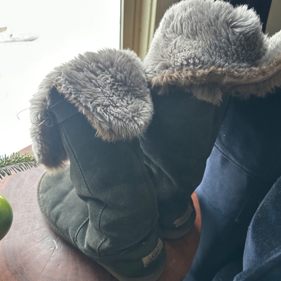 Pajar boots, Tommy Hilfiger boots ,UGG boots - Picture 11 of 11